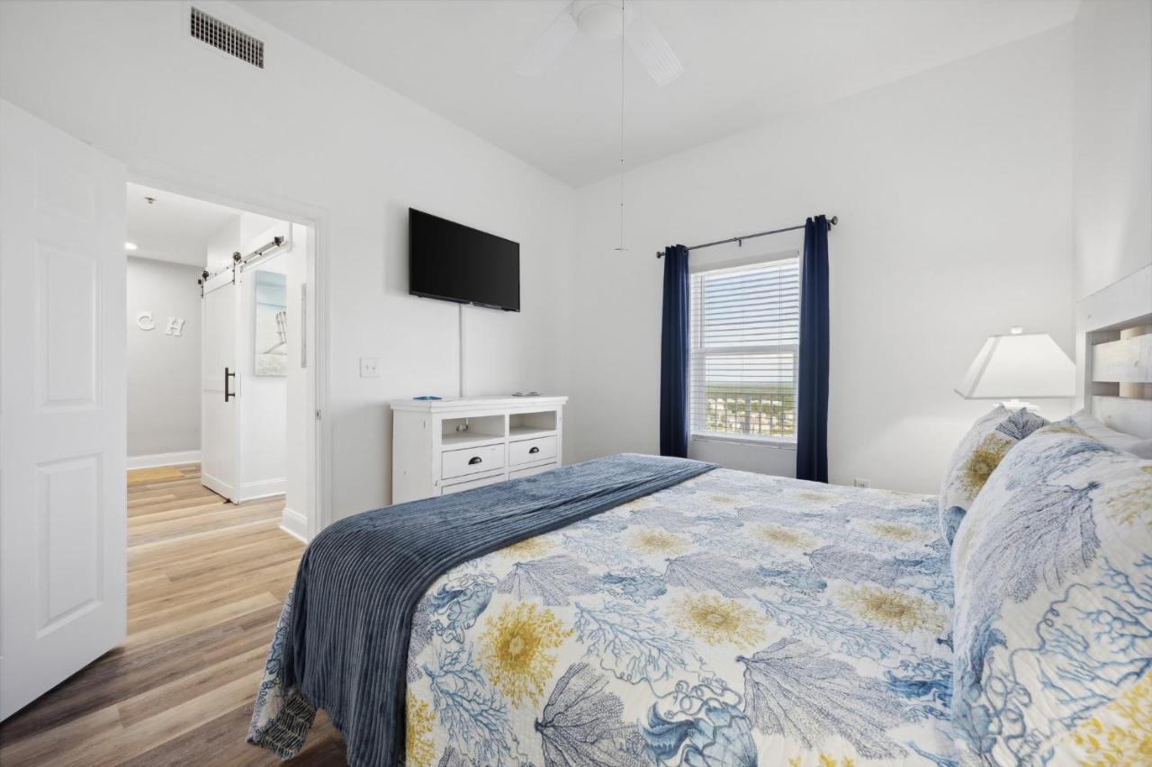 Laketown Wharf #2011 By Nautical *